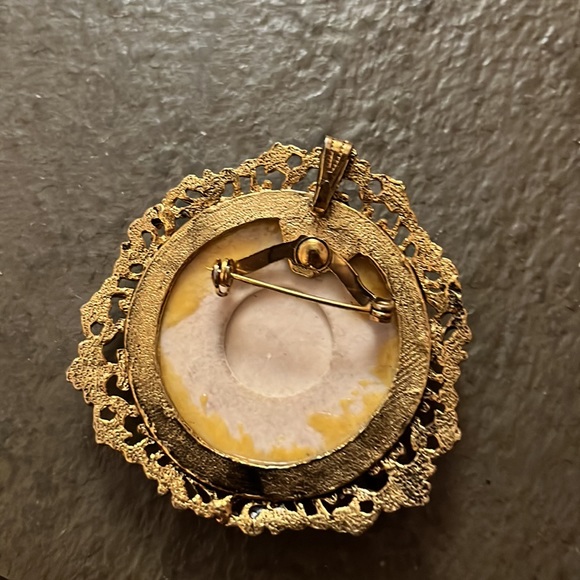 Antique brooch pink and red flowers with gold frame - Picture 2 of 2